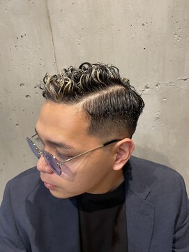 ラグシス ザ バックルーム(LUXIS THE BACK ROOM) 七三スキンフェード×ハイライト【立川/メンズ】