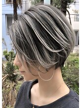 色彩感覚抜群！ブリーチWカラーケアブリーチ使用】スペシャリストが提案するお洒落髪デザインカラー