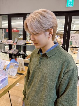 ジアン バイ ミルボン NU茶屋町+(GIEN by milbon) 毛流れセンターパート/ホワイトベージュ/ハイトーン/＠中谷