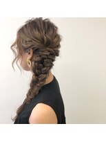 ルーツアイリー 心斎橋(ROOTS IRIE)&nbsp;20代30代◎大人かわいいサイドアレンジ☆編みおろし