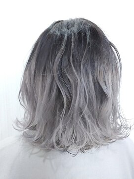 トムキャット(TOM CAT) ケアブリーチ ダークアッシュ×ホワイトアッシュグラデーション