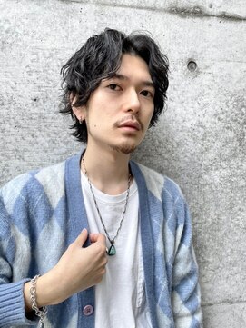 メーヴェ(Mowen) mowen 南堀江 メンズ ウルフ センターパート メンズパーマ