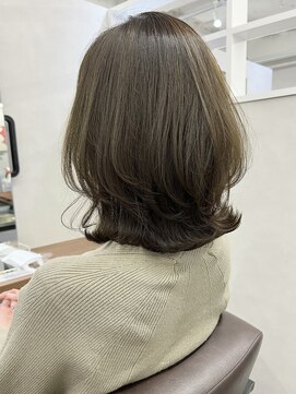 オウル(Owll) *くびれレイヤーボブオリーブベージュくすみカラー*