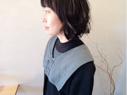 手と髪の写真