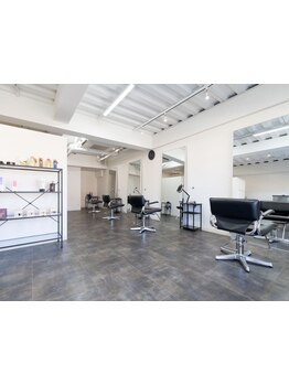 【鳳駅徒歩4分】丁寧で優しい接客でリラックス◎トレンドの韓国風デザインカラーや髪質改善もおまかせ＊