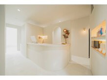 ファブ(fab.)の雰囲気（優しい光が差し込むエントランスがお出迎え...【高松髪質改善】）