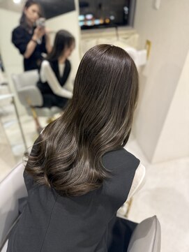 ミラ(MIRA) オリーブベージュ/赤み消し/アッシュカラー