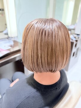 ヘア&エステ ヒロイン 西武池袋店 動きが柔らかく見えるナチュラルハイライトボブ