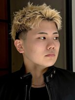 インブルーム(In Bloom) ハイトーンブリーチカラー ツイストパーマ アップバング 20代