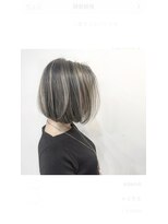 ルートヘアー(Root Hair) ハイライトでパールベージュ