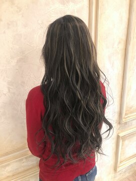 カリーナ(Carina) *外国人風グレージュハイライトカラー*《YUMI》