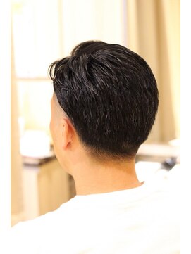 ヘアーモードキクチ 日本橋三越前店 ツーブロック センターパート