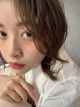 メイカ(MEIKA) 【 ミディアム × レイヤー × ピンクメイク 】浅野美紀