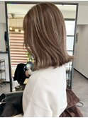 大人シアーベージュミニウルフボブミディアムレイヤー