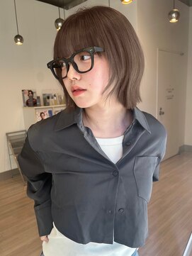 ユーフォリア 青山(Euphoria) グレージュ切りっぱなしボブ前髪ありミニボブミルクティベージュ