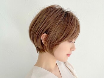 RU10C ショートボブ/白髪染め/白髪ぼかしハイライト/ヘッドスパの写真/骨格・髪質・バランスを見極めてデザイン!360°どこから見ても美しい、大人の上品ショートをご提案。