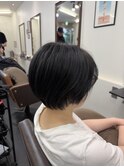 ブルーブラック×丸みショート