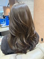 ラシンバンノラ(Lashinvan Nola) レイヤーカット