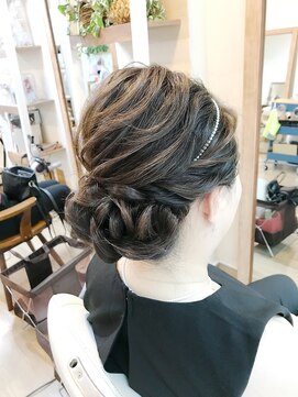 ロカット サロン(Roquat Salon) お呼ばれシニヨンヘアアレンジ【ヘアアレンジ立川/立川南】
