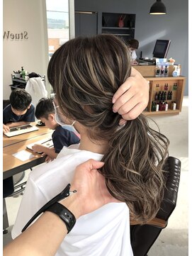 ストゥー(StueW.) ハイライト【倉敷】【岡山】【バレイヤージュ】【ハイライト】