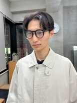 テトヘアー(teto hair) センターパート、毛流パーマ、刈り上げ、フェザーパーマ