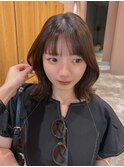 くびれヘア　ミディアム　外ハネ　ココアブラウン　前髪