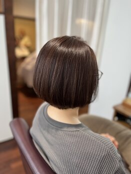 気になり始めの白髪もしっかりカバー！明るめのカラーもツヤのある上品な仕上がりに♪