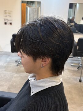 ヒュイル バイ ニアウ(Hwyl by Niau) MEN’S HAIR/センターパート/フェザーパーマ/伊勢崎