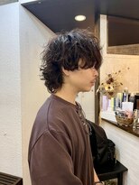 クオート(quoit)&nbsp;無造作でお洒落！大人メンズのマッシュウルフパーマ