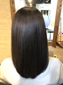 オペラ Opera サラツヤ ナチュラルストレート