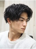 メンズ波打ちパーマツーブロックセンターパート