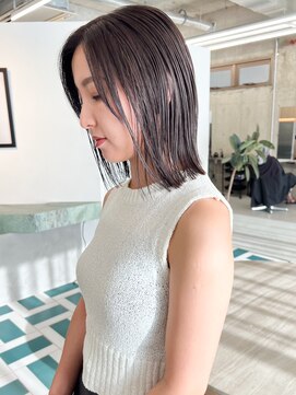 ノエ(noe) 透け感グレージュ×切りっぱなしロブ