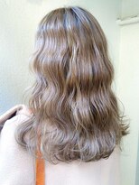 コロ(COLO)&nbsp;【COLO】グレージュハイライトミディロング 吉祥寺