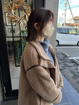 メゾン アヴァロ(Maison Avallo) インナーカラーの切りっぱなしボブ