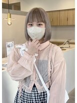 アム(am)&nbsp;グレージュ切りっぱなしボブ前髪ありミニボブミルクティベージュ