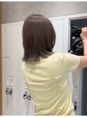 赤みなしベージュ　　ミディアムヘア　フェイスレイヤー