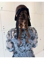 サンバレー(SUNVALLEY) ロングで作る!結婚式お呼ばれツインアレンジ~ベロアリボン~