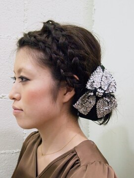 ピエドプールポッシュ(PiED DE POULE POCHE) 大人可愛い♪クラシカルな編み込みアレンジ