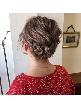 ヨナサン(Yona Saint) 編み込みヘアアレンジ♪