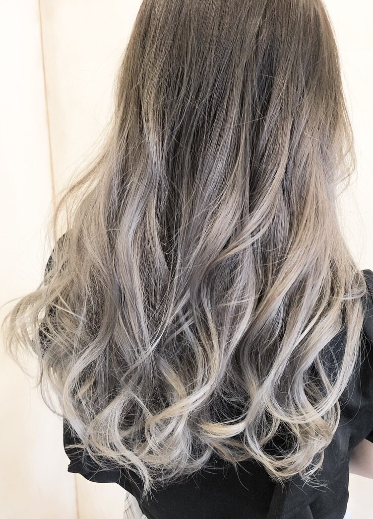 2025年-2026年冬】ツートンカラーの髪型・ヘアアレンジ｜人気順