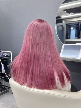 ホワイト 梅田(white) レッド