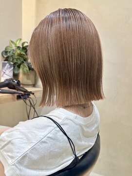 ヒビヲ(HIBIO) 横浜ダブルカラーミルクティーベージュピンクベージュ外ハネ30代