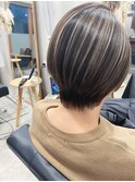 【白髪ぼかし】ホワイトブロンドハイライトカラー　ショートヘア