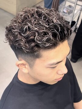 テン 心斎橋(tenn.) 難波スペインカールサーフカールツイストスパイラルパーマ20代