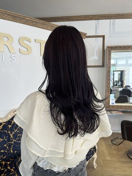 コワファースト 大分(COIFF1RST) ダークカラーのロングヘアスタイル