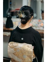 ニコニコ(niconico)&nbsp;すっきりとした清潔感のあるまとめ髪スタイル