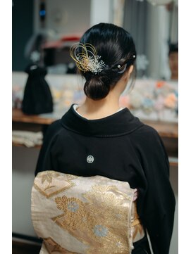 ニコニコ(niconico) すっきりとした清潔感のあるまとめ髪スタイル