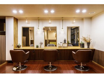 リピーヘアーデザイン(Repy Hair Design)の写真/年齢とともに変わる髪を、芯から艶めく質感へ。大人女性のための本格髪質改善