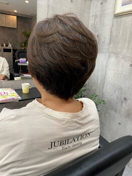 ブリエ(BRILLER)の写真/鏡を見て気になるあなたにおすすめ◇しっかりカバーしながら、艶感のあるお洒落なグレイカラーをご提案♪