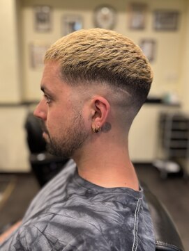 スカイマスターバーバー 渋谷(SKY MASTER BARBER) ミドルスキンフェード<理容室>【床屋/フェード/メンズカット】